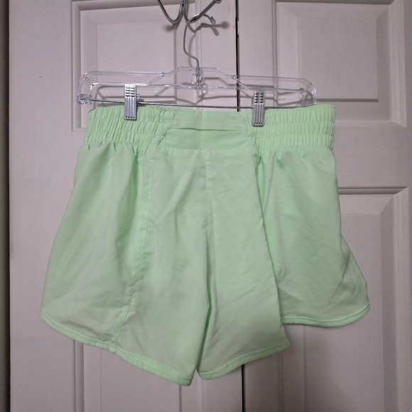 Nike One Swoosh HBR Mid-Rise Brief-Lined Shorts - Women's Size Medium - Picture 4 of 9